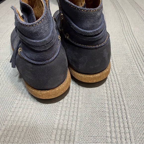Born Women's Tarkiln Navy Blue Suede Flat Ankle Booties Size 9.5 Casual - Picture 4 of 9